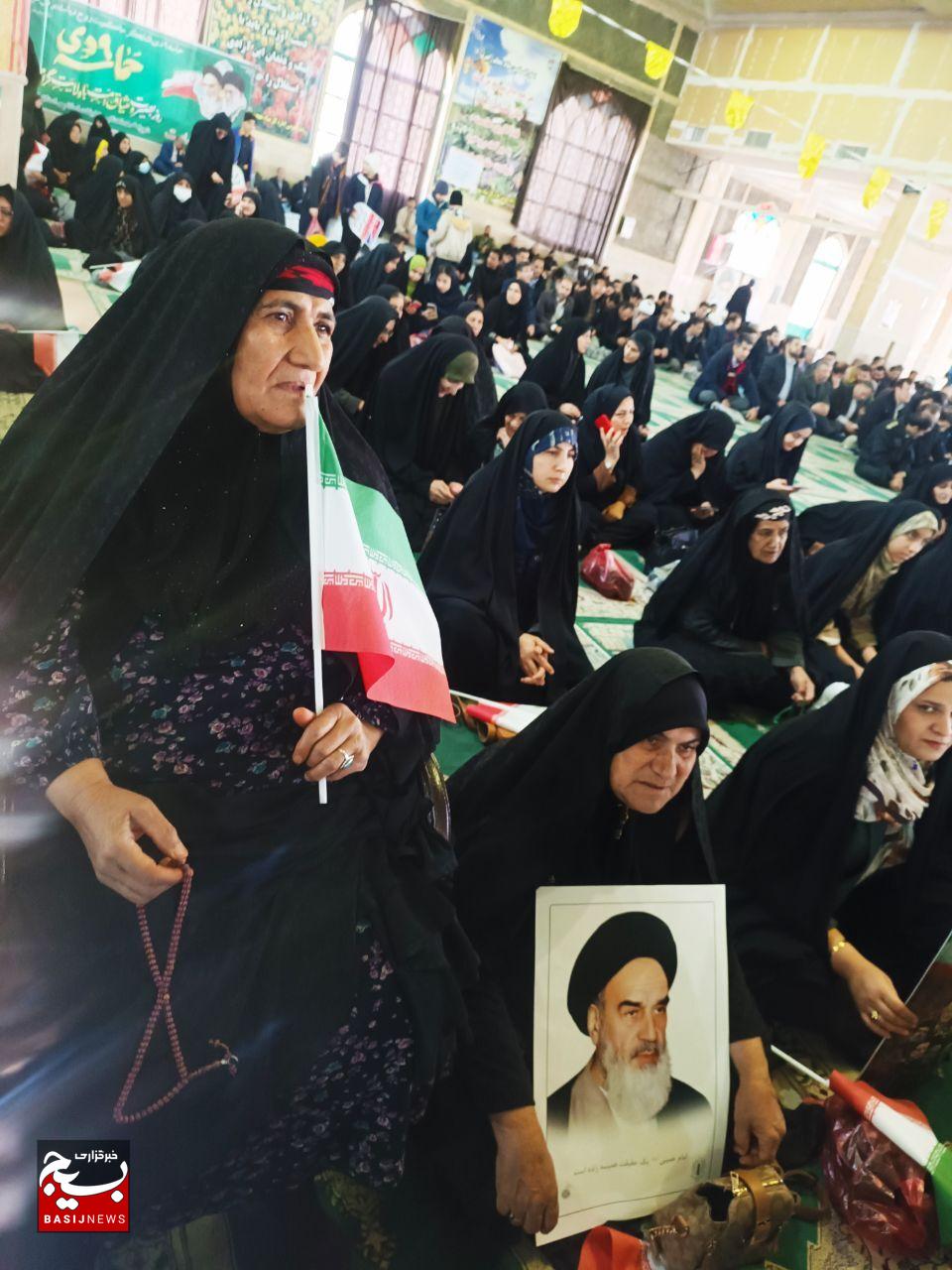 نماد همبستگی و بصیرت زنان ایرانی نماد همبستگی و بصیرت زنان ایرانی