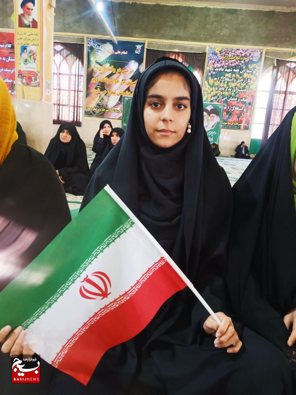 نماد همبستگی و بصیرت زنان ایرانی نماد همبستگی و بصیرت زنان ایرانی