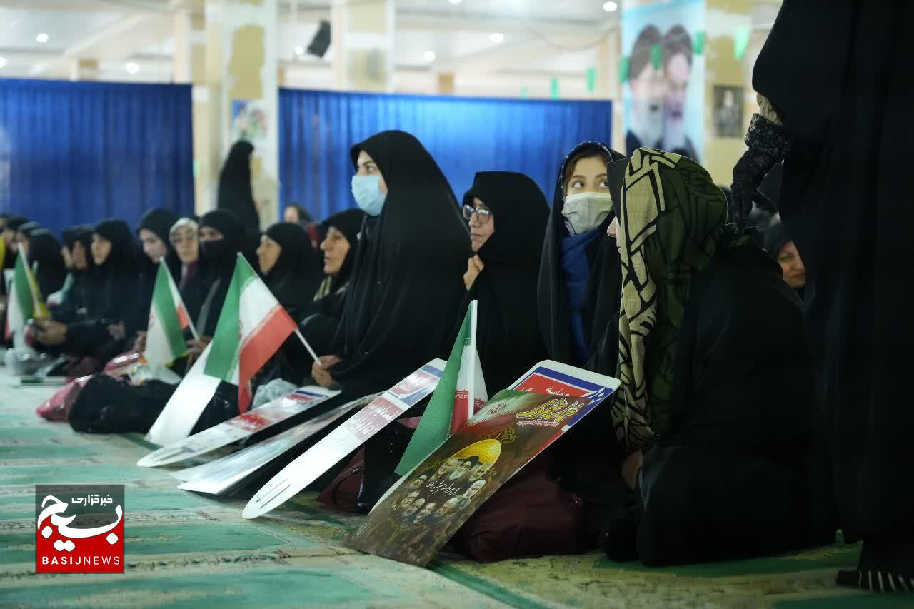 نماد همبستگی و بصیرت زنان ایرانی نماد همبستگی و بصیرت زنان ایرانی