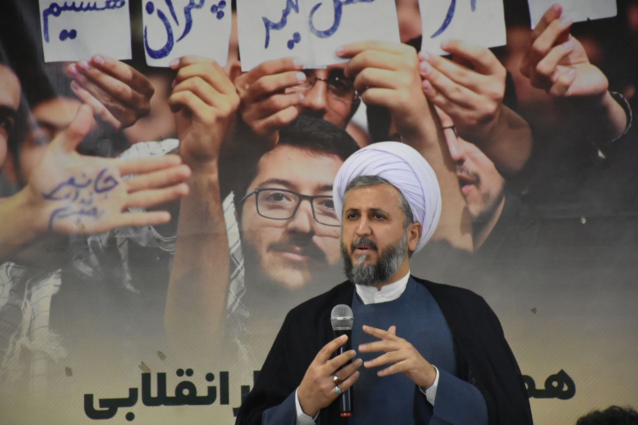انقلاب اسلامی با الگوگیری از امام حسین(ع) به عنوان الگوی کشورهای منطقه و آزادی خواهان جهان است انقلاب اسلامی با الگوگیری از امام حسین(ع) به عنوان الگوی کشورهای منطقه و آزادی خواهان جهان است