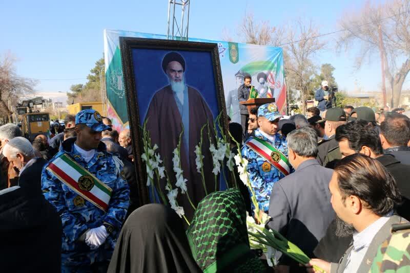 باید یکبار دیگر مفهوم انقلاب را بازخوانی کنیم تا ببینیم که در شرایط کنونی کجای جهان ایستادهایم +عکس باید یکبار دیگر مفهوم انقلاب را بازخوانی کنیم تا ببینیم که در شرایط کنونی کجای جهان ایستادهایم +عکس
