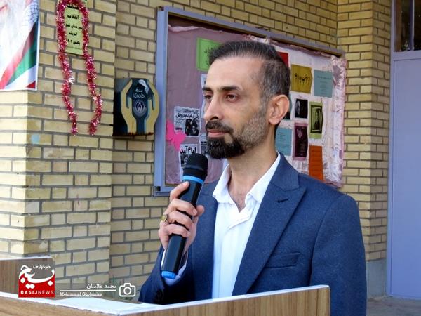 نواخته شدن زنگ انقلاب در دبیرستان اندیشه بندر کنگان نواخته شدن زنگ انقلاب در دبیرستان اندیشه بندر کنگان