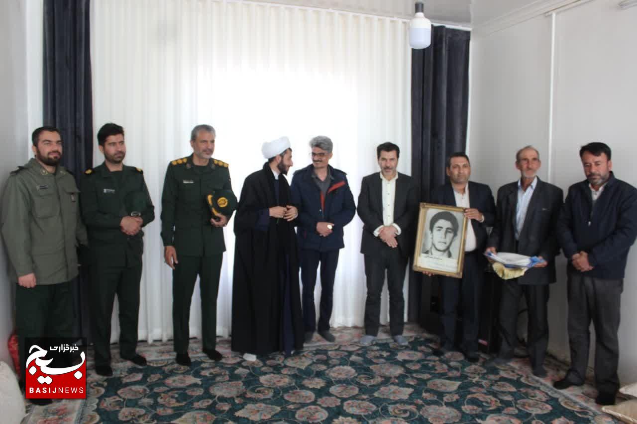 دیدار فرمانده ناحیه بسیج شهرستان خوشاب از جانبازان و ایثارگران شهرمشکان دیدار فرمانده ناحیه بسیج شهرستان خوشاب از جانبازان و ایثارگران شهرمشکان