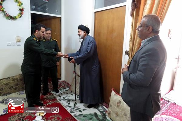 دیدار با خانواده اوّلین شهید انقلاب اسلامی در کنگان دیدار با خانواده اوّلین شهید انقلاب اسلامی در کنگان