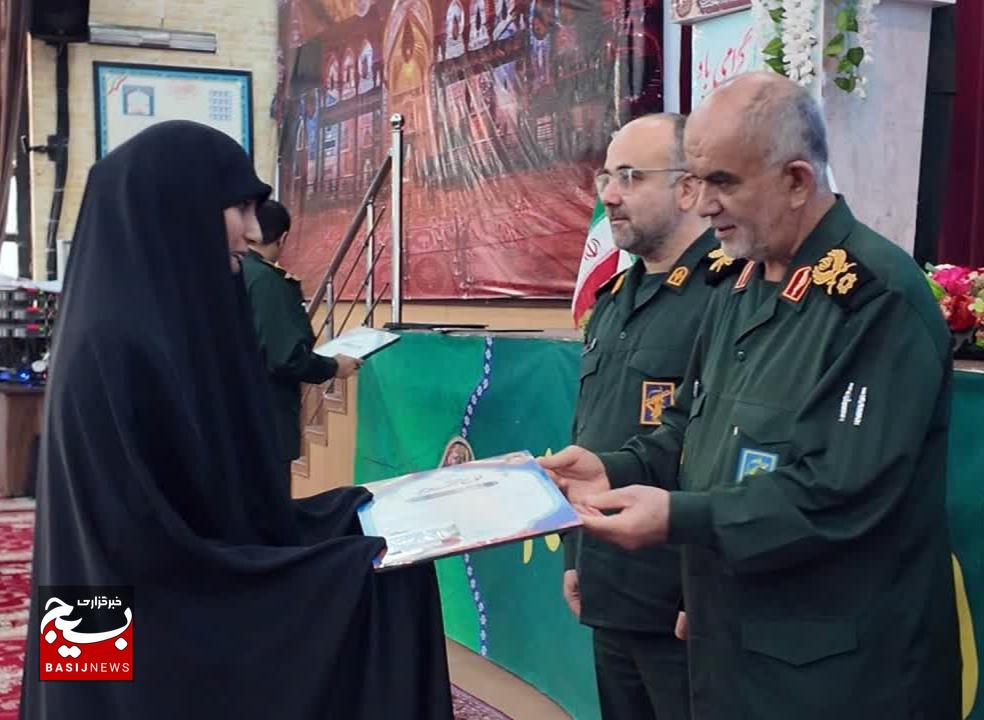 آمادگی دفاع از انقلاب در سپاه و بسیج موج میزند آمادگی دفاع از انقلاب در سپاه و بسیج موج میزند