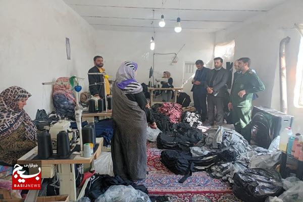بازدید مسئولین شهرستان فامنین از کارگاههای اقتصاد مقاومتی در روستای زرقان بازدید مسئولین شهرستان فامنین از کارگاههای اقتصاد مقاومتی در روستای زرقان