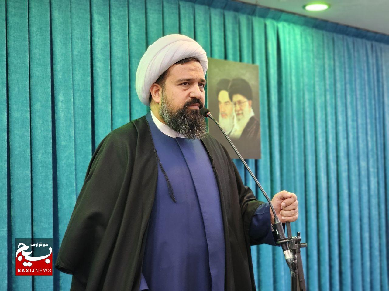 آیندهی انقلاب در دست جوانان است آیندهی انقلاب در دست جوانان است