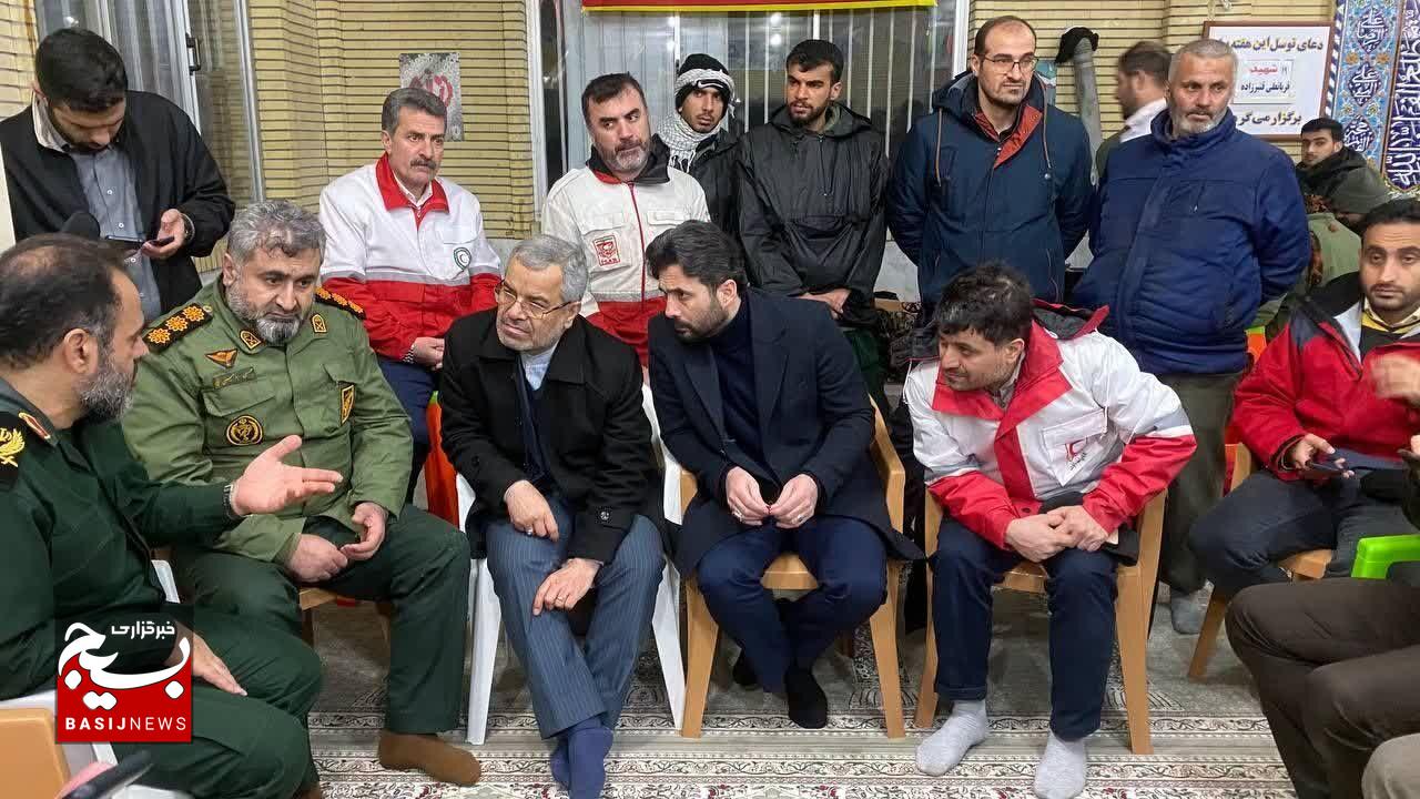 حضور فرمانده سپاه قدس گیلان در مناطق سیلزده پیربازار رشت حضور فرمانده سپاه قدس گیلان در مناطق سیلزده پیربازار رشت