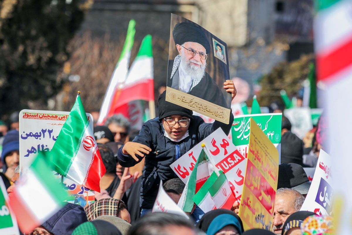 مردم را به راهپیمایی ۲۲ بهمن دعوت کرد