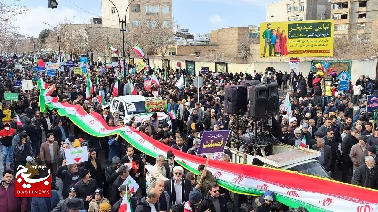 شکوه حضور مردم انقلابی کاشمر در راهپیمایی ۲۲ بهمن از قاب دوربین