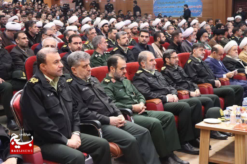 پاسداران نیروی زمینی سپاه تجلیل شدند پاسداران نیروی زمینی سپاه تجلیل شدند