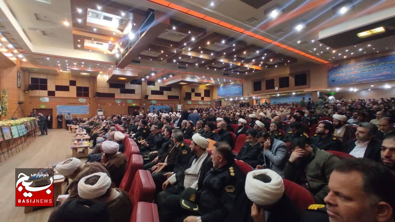پاسداران نیروی زمینی سپاه تجلیل شدند پاسداران نیروی زمینی سپاه تجلیل شدند