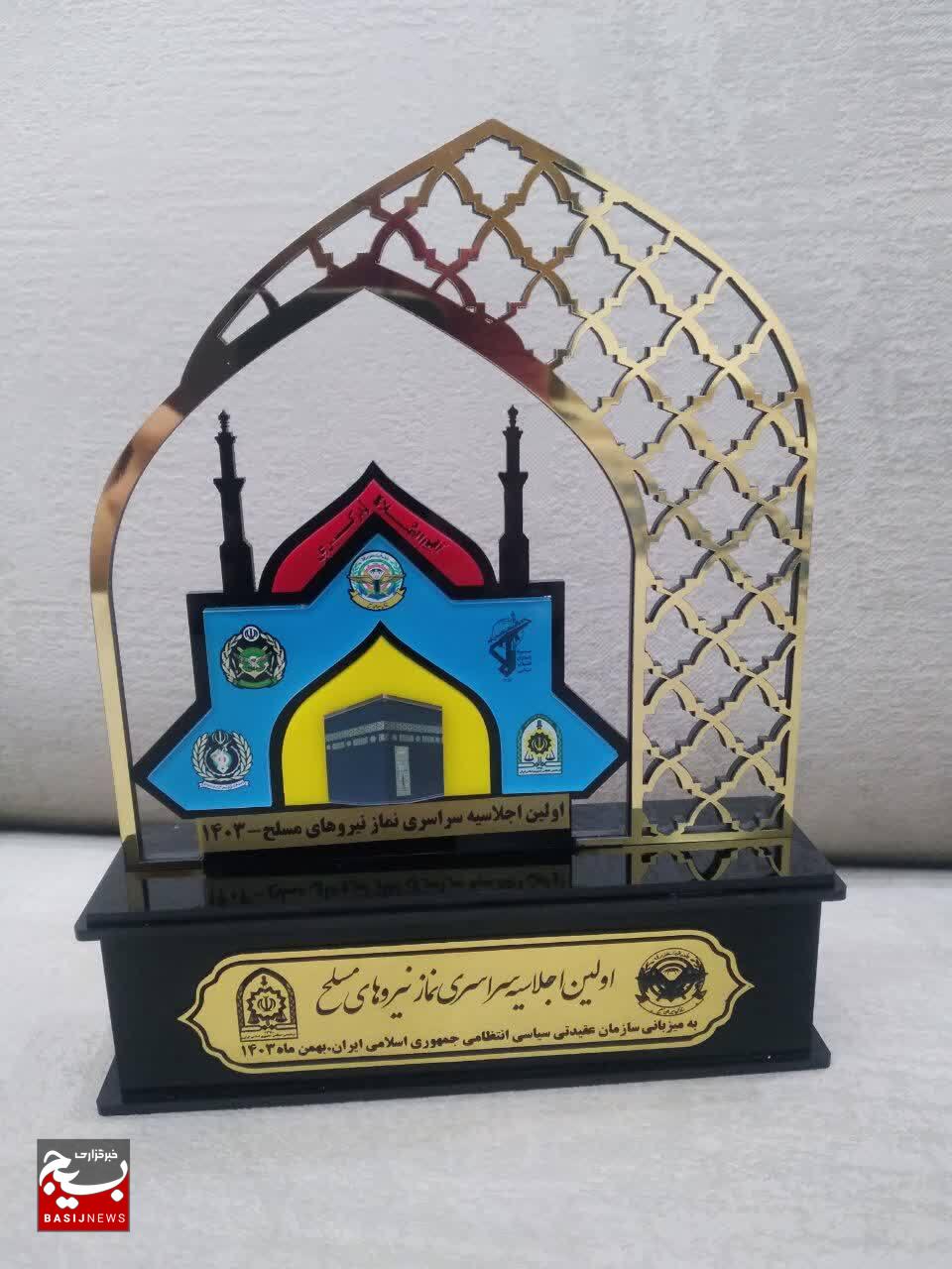 پاسداران نیروی زمینی سپاه تجلیل شدند پاسداران نیروی زمینی سپاه تجلیل شدند
