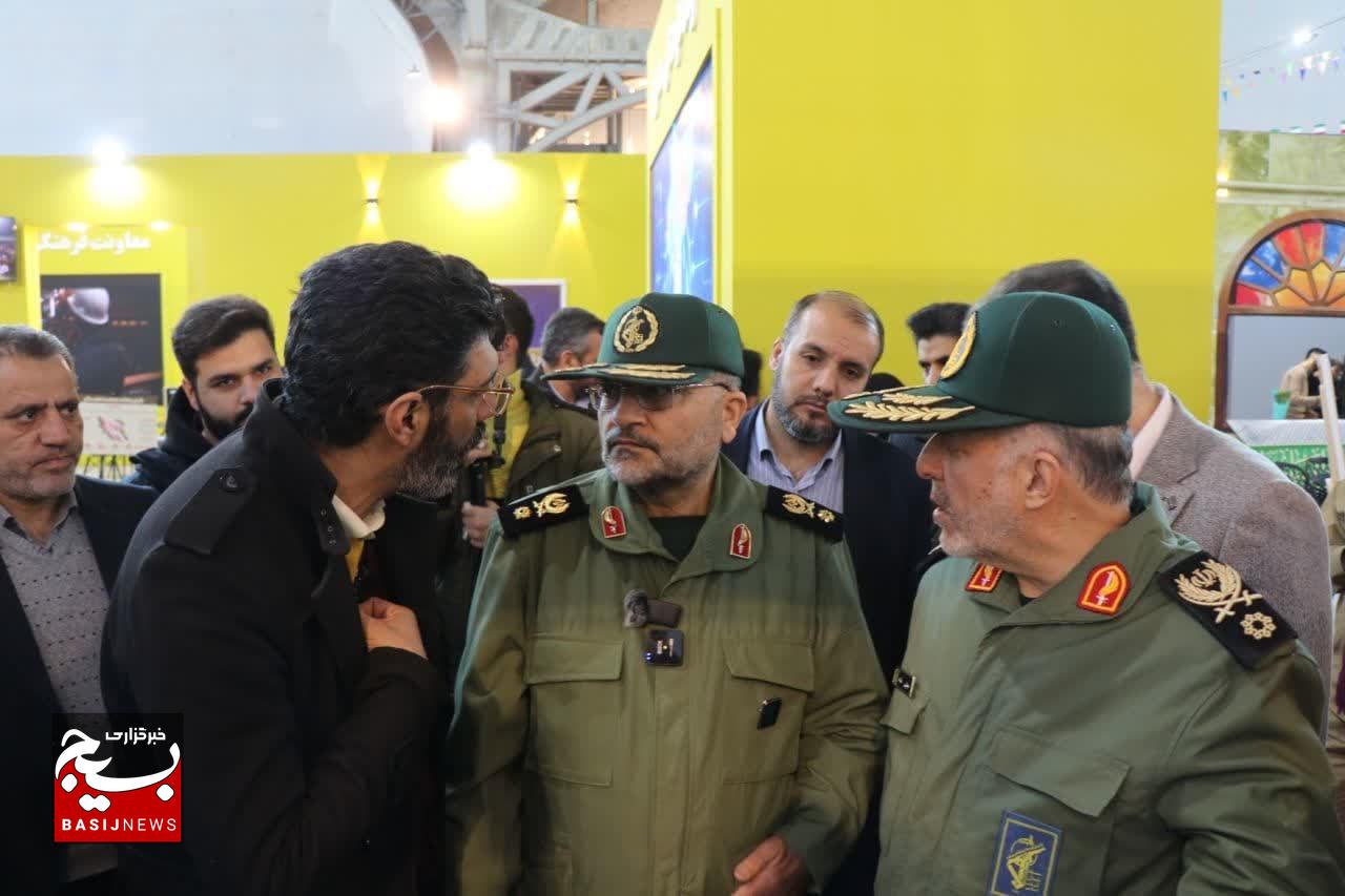 بازدید رئیس سازمان بسیج مستضعفین از نمایشگاه زاینده نور