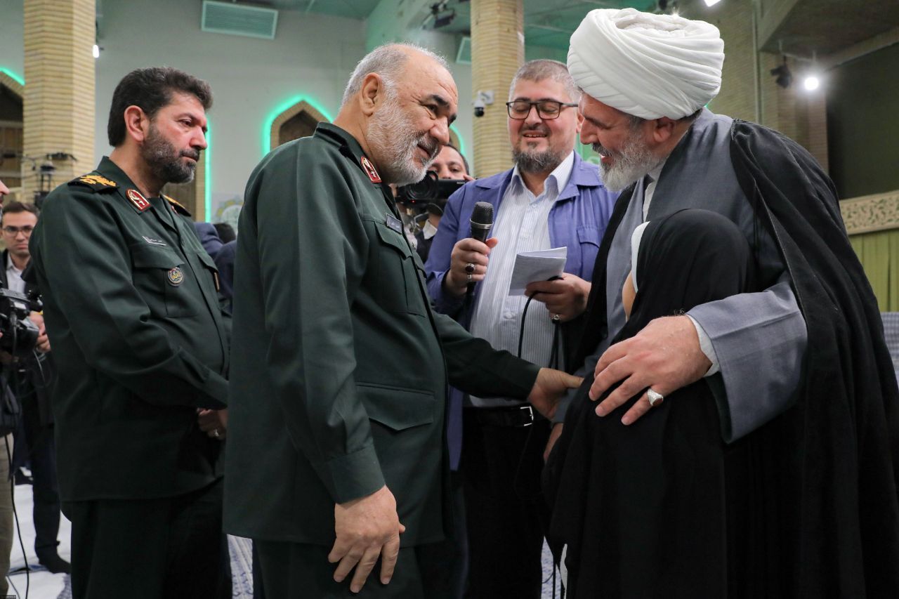 دیدار مسئولان نظام و سفرای کشورهای اسلامی با رهبر انقلاب دیدار مسئولان نظام و سفرای کشورهای اسلامی با رهبر انقلاب