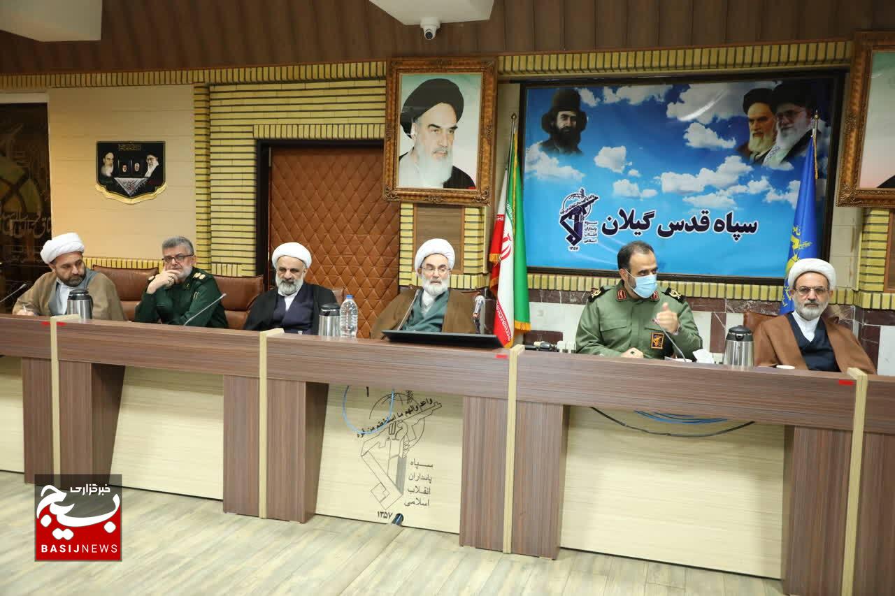 حلقههای صالحین به عنوان یکی از بزرگترین فرآیندهای تربیتی است حلقههای صالحین به عنوان یکی از بزرگترین فرآیندهای تربیتی است