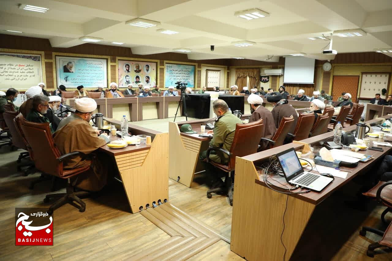حلقههای صالحین به عنوان یکی از بزرگترین فرآیندهای تربیتی است حلقههای صالحین به عنوان یکی از بزرگترین فرآیندهای تربیتی است