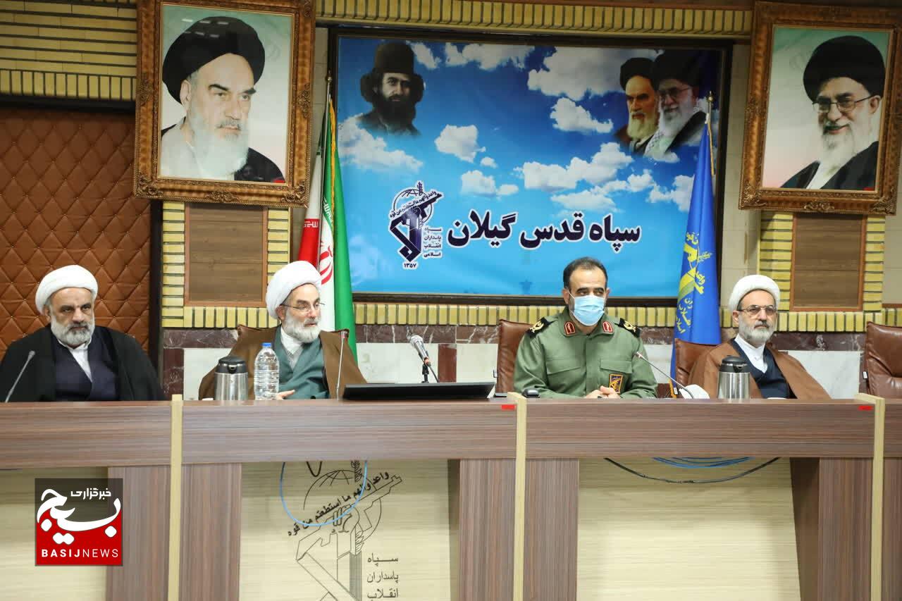 حلقههای صالحین به عنوان یکی از بزرگترین فرآیندهای تربیتی است حلقههای صالحین به عنوان یکی از بزرگترین فرآیندهای تربیتی است