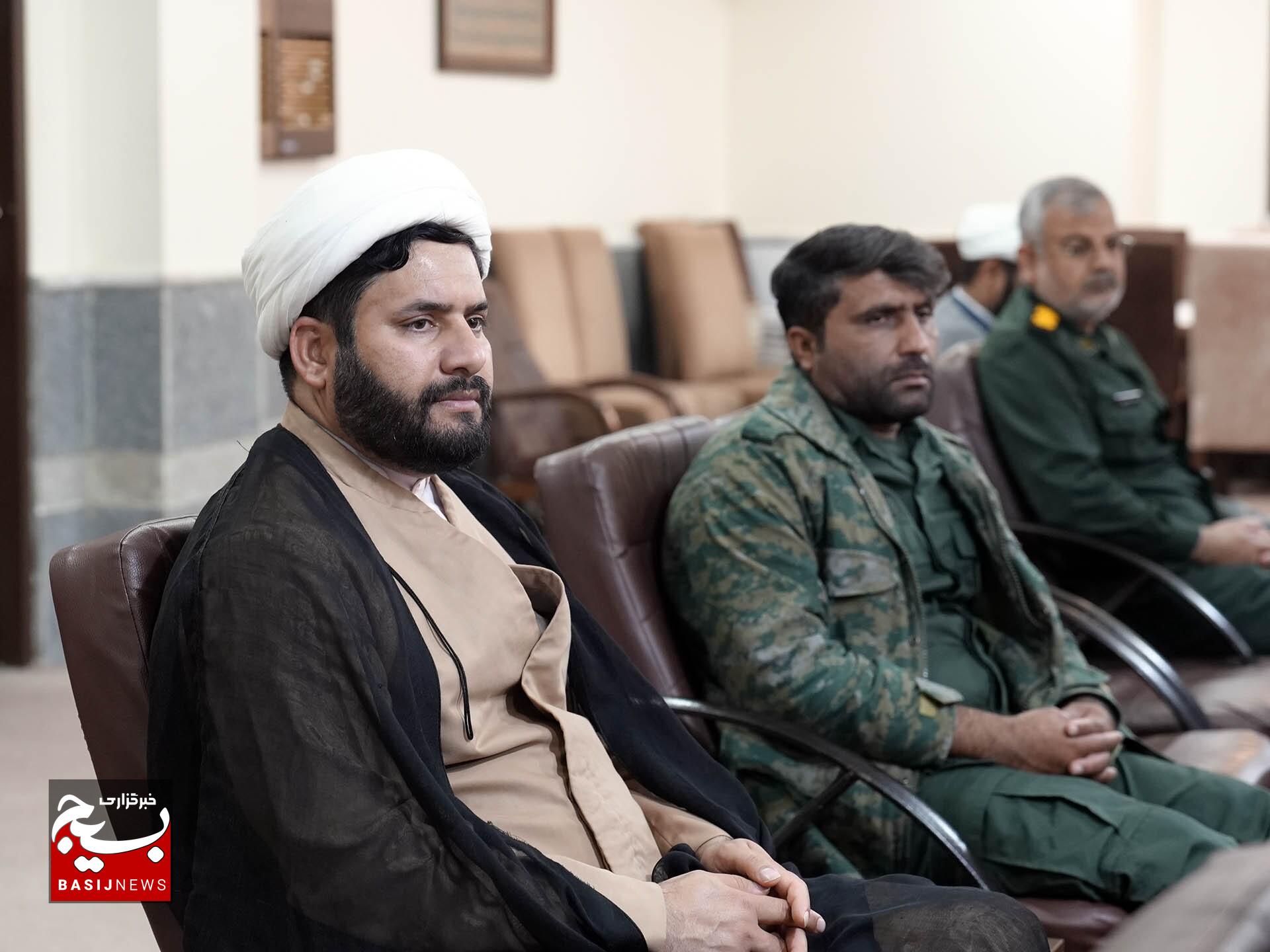 تجلیل از دست انرکاران برگزاری اجلاسیه شهید عاشوری تجلیل از دست انرکاران برگزاری اجلاسیه شهید عاشوری