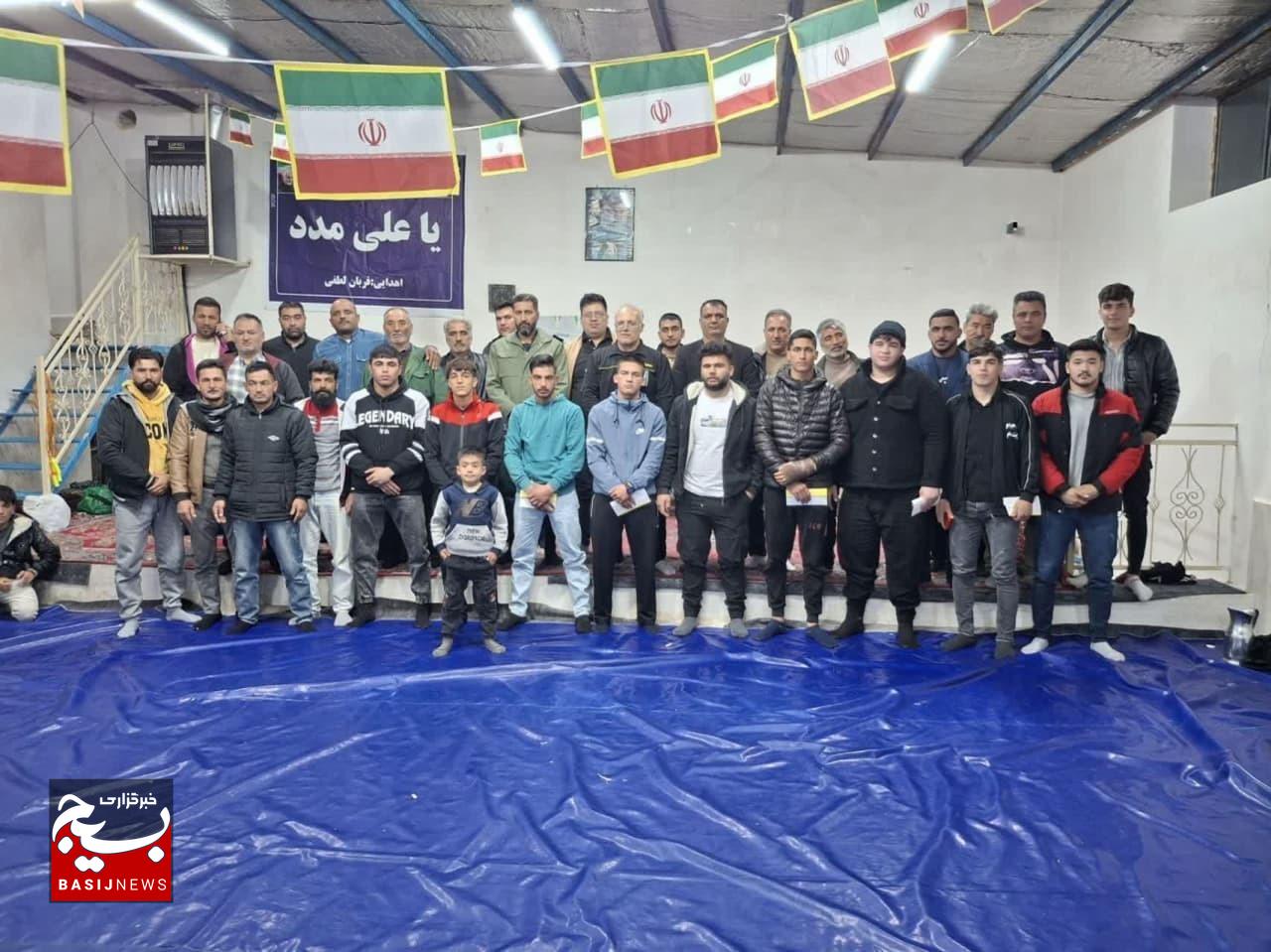 تجلیل از مدال آوران تیم کشتی با چوخه روستای کاریزان بخش نصرآباد توسط خَیر ورزشی تجلیل از مدال آوران تیم کشتی با چوخه روستای کاریزان بخش نصرآباد توسط خَیر ورزشی