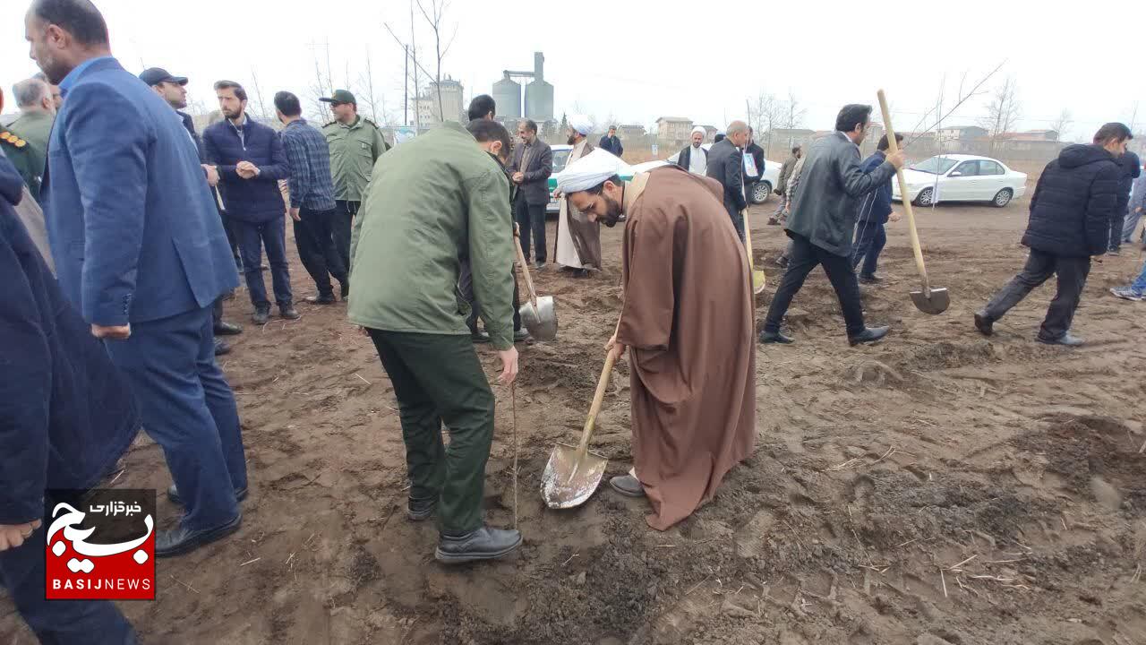 غرس ۵۰۰۰ نهال همزمان با مراسم سراسری درختکاری سپاه پاسداران انقلاب اسلامیمکان:اردوگاه قدس سپاه ناحیه رودسر #بسیج_ن غرس ۵۰۰۰ نهال همزمان با مراسم سراسری درختکاری سپاه پاسداران انقلاب اسلامیمکان:اردوگاه قدس سپاه ناحیه رودسر #بسیج_ن