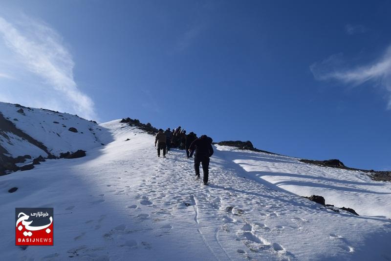راهپیمایی برد بلند وکوهپیمایی کارکنان پایور ناحیه مقاومت بسیج فریمان درارتفاعات روستای عشق آباد