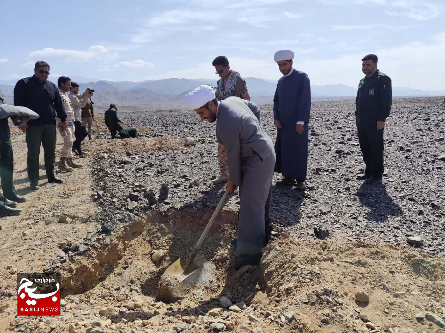 غرس ۴۴۷ اصله نهال درخت به نیابت شهدای جیرفت غرس ۴۴۷ اصله نهال درخت به نیابت شهدای جیرفت