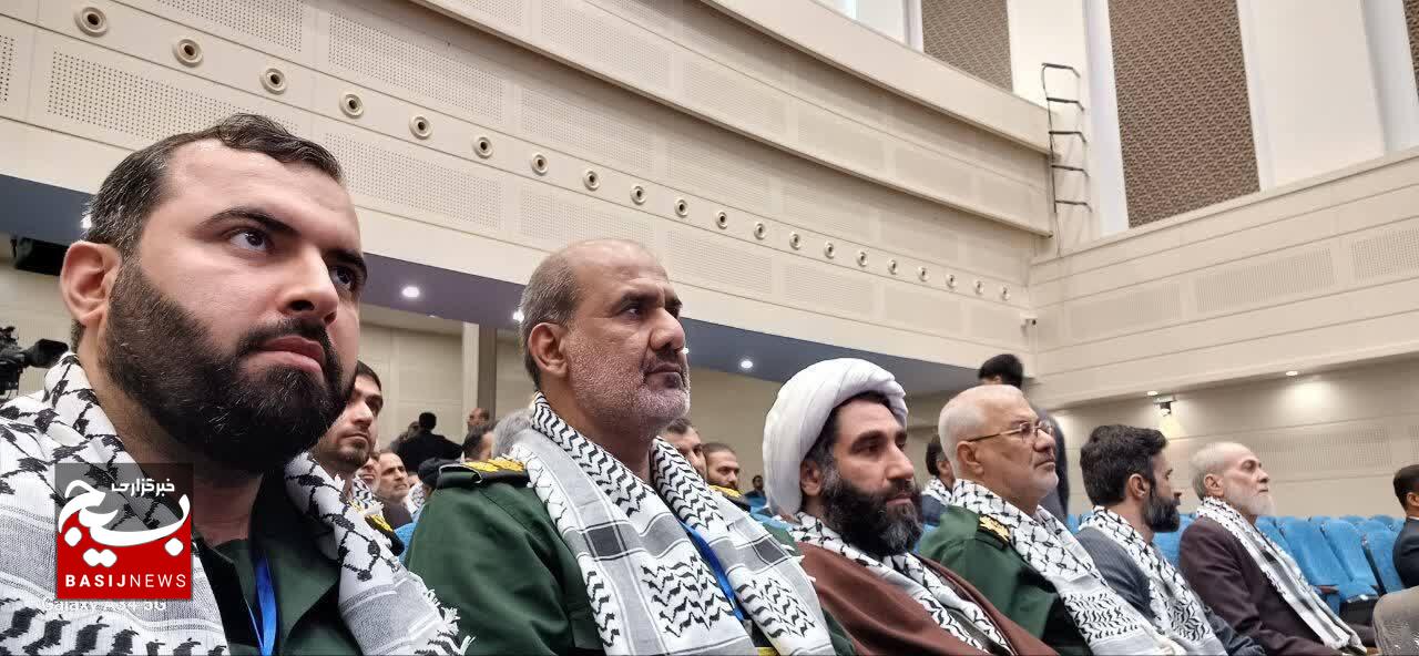 کسب عنوان «رده برتر شایسته تقدیر قرارگاه قرآنی نور» توسط سپاه حضرت ولیعصر (عج) در سومین جشنواره قرآنی نور سپاه کسب عنوان «رده برتر شایسته تقدیر قرارگاه قرآنی نور» توسط سپاه حضرت ولیعصر (عج) در سومین جشنواره قرآنی نور سپاه