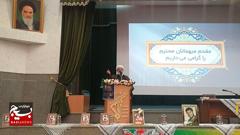 مادران شهدا با افتخار فرزندان خود را راهی جبهه کردند