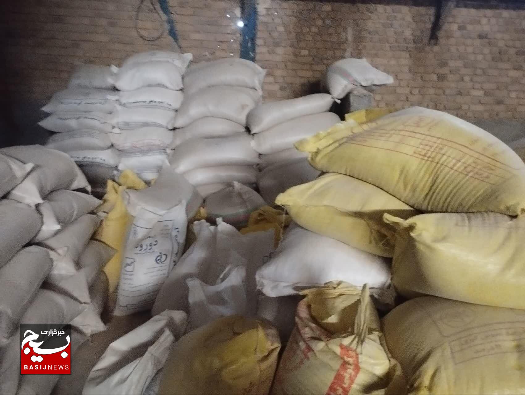 ۱۲ تن نهاده دامی غیرمجاز کشف شد ۱۲ تن نهاده دامی غیرمجاز کشف شد