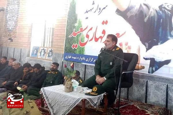 دشمن در پی دو قطبسازی در جامعه است