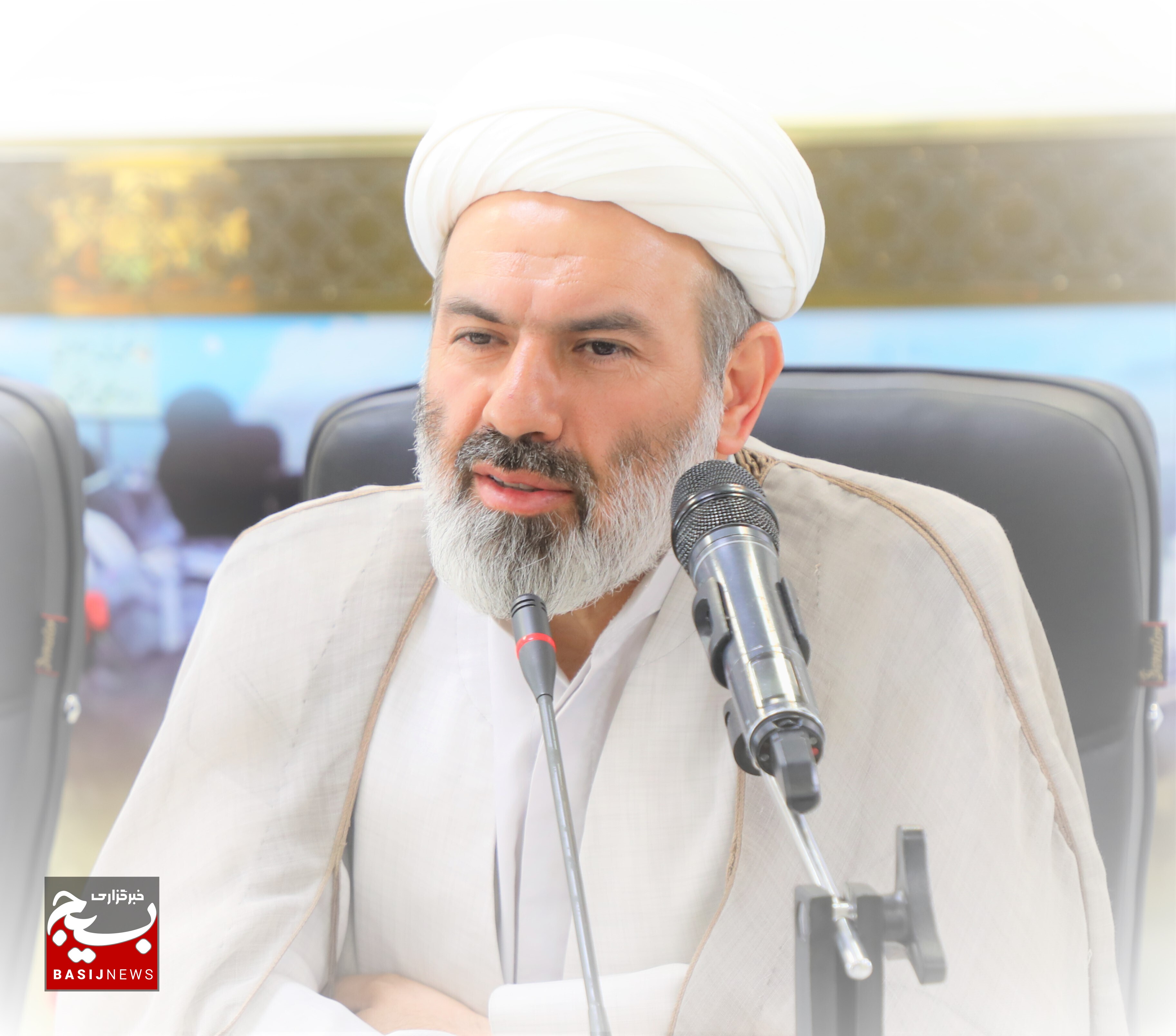 تا سوداگری در اقتصاد ما جولان می دهد ما در اقتصاد به جایی نخواهیم رسید. تا سوداگری در اقتصاد ما جولان می دهد ما در اقتصاد به جایی نخواهیم رسید.