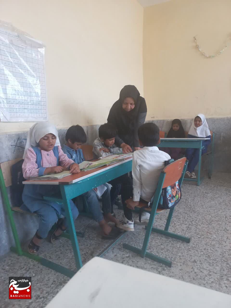 هر لحظه و هرساعت با دانش آموزان بودن بهترین خاطره است هر لحظه و هرساعت با دانش آموزان بودن بهترین خاطره است