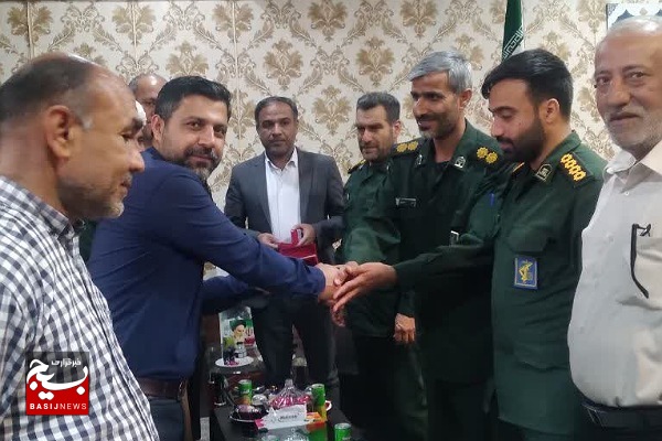تجلیل از مدیر و کارکنان آموزش پرورش بخش ریگ گناوه تجلیل از مدیر و کارکنان آموزش پرورش بخش ریگ گناوه
