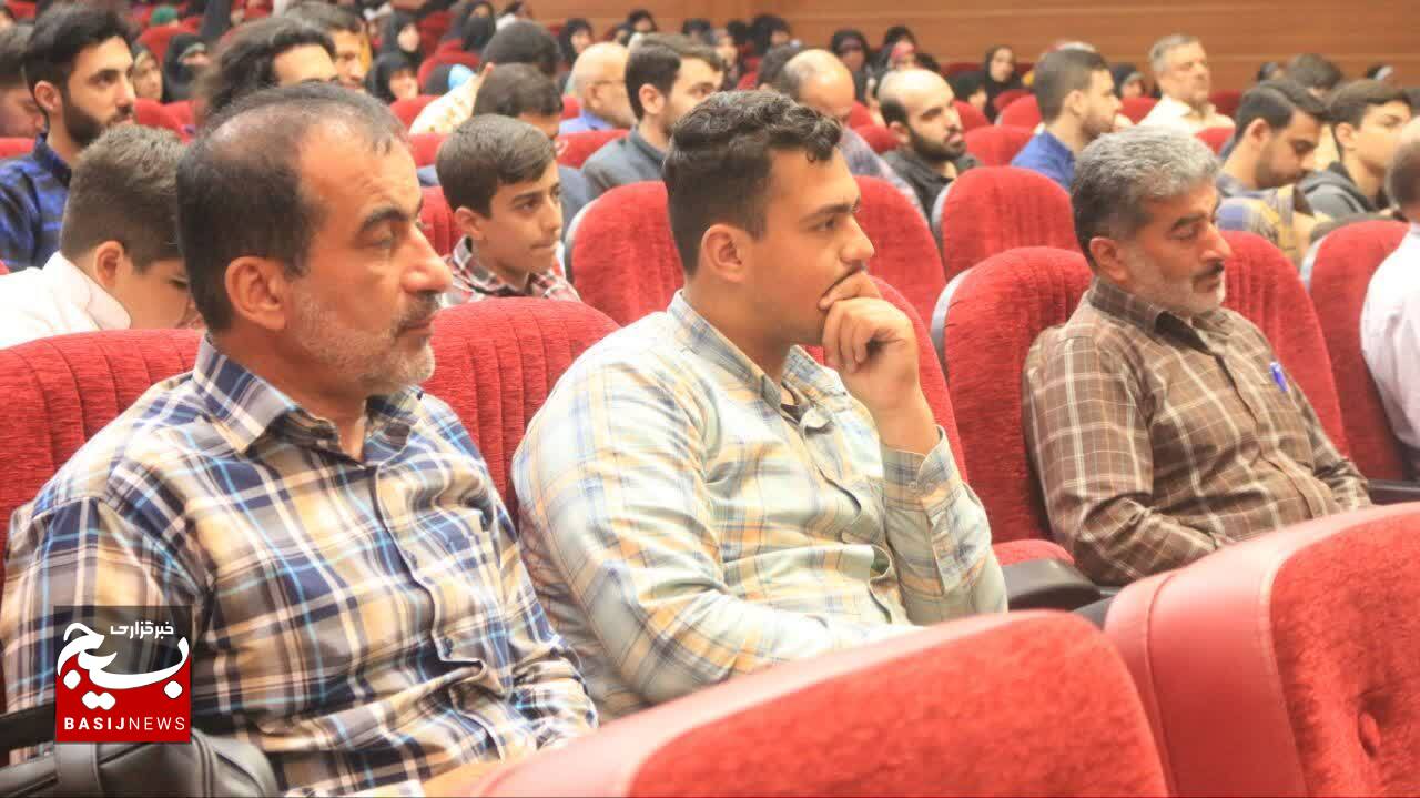 عظمت ایران اسلامی به واسطه حضور نیروهای جوان، انقلابی وجهادی بسیجیان است عظمت ایران اسلامی به واسطه حضور نیروهای جوان، انقلابی وجهادی بسیجیان است