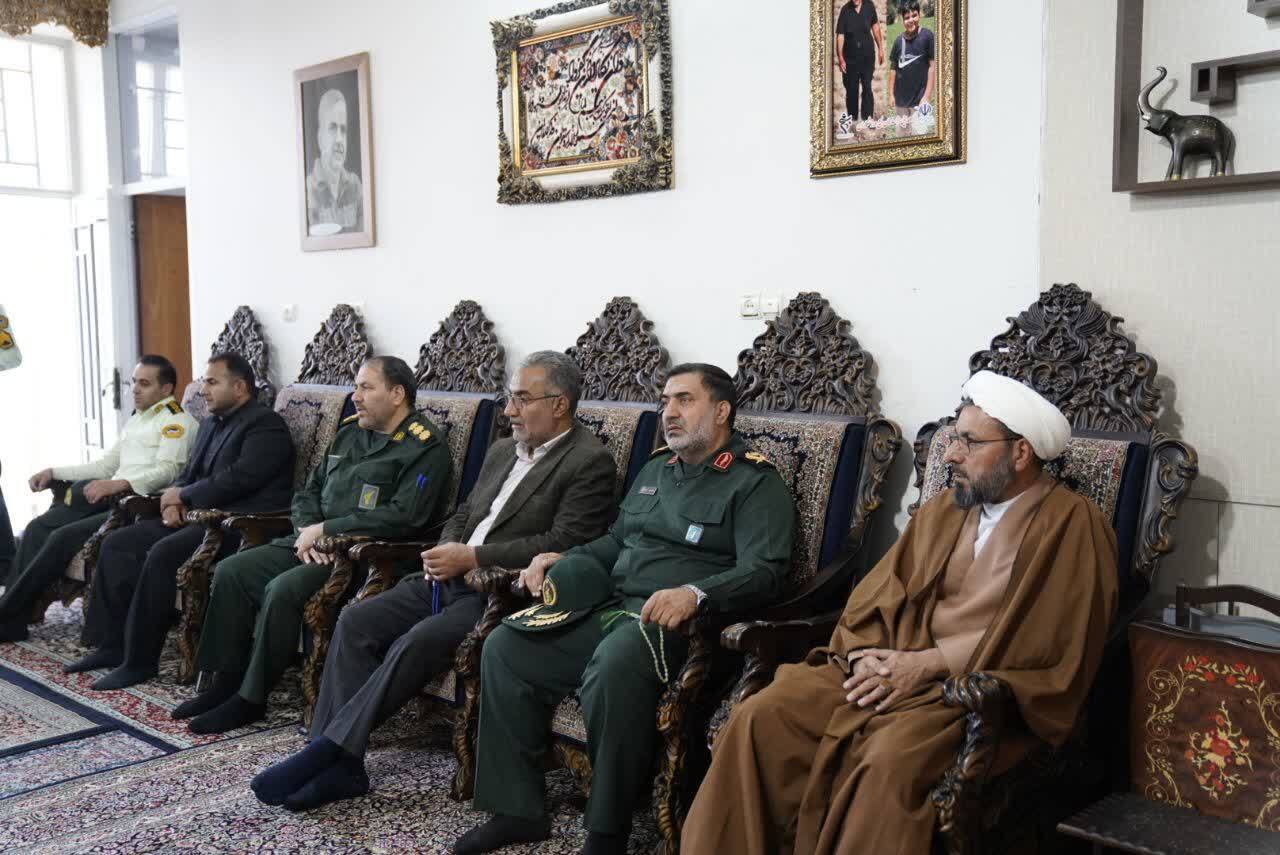 دشمن برای ضربه زدن به نظام از تمام گزینه ها استفاده کرده است دشمن برای ضربه زدن به نظام از تمام گزینه ها استفاده کرده است