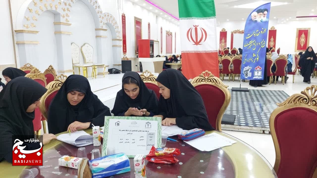 رقابت دانش آموزان دختر و پسر در مرحله نیمه نهایی لیگ علمی بین المللی پایا در بردسکن