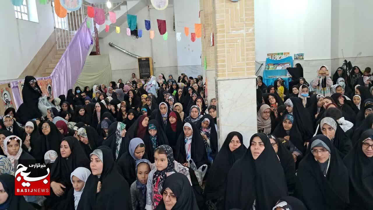 جشن «دختران آفتاب» در شهرک شهید محلاتی قم برگزار شد جشن «دختران آفتاب» در شهرک شهید محلاتی قم برگزار شد