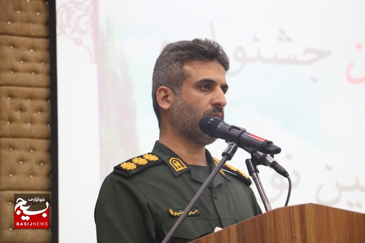 شهدا از نامها و عنوانها گذر کردند / هنر متعالی تجلی نور، عشق و شیدایی است شهدا از نامها و عنوانها گذر کردند / هنر متعالی تجلی نور، عشق و شیدایی است