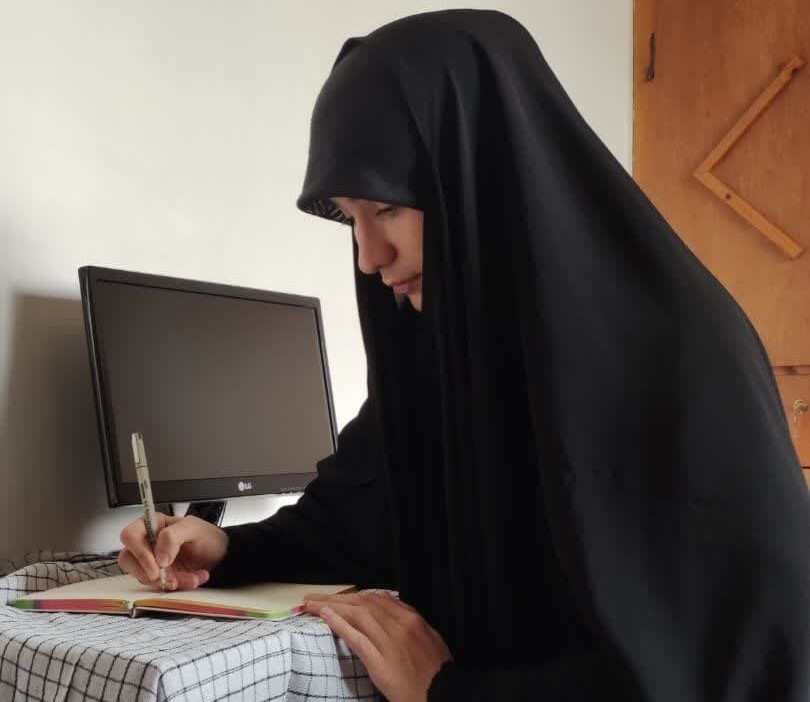 علاقه به فعالیت رسانه ای در بسیج مرا وارد این حرفه کرد علاقه به فعالیت رسانه ای در بسیج مرا وارد این حرفه کرد