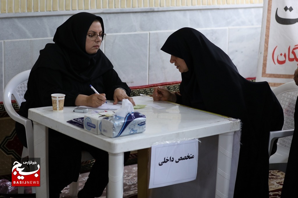 ارائه خدمات ویزیت رایگان توسط پزشکان جهادگر در قم+ تصاویر
