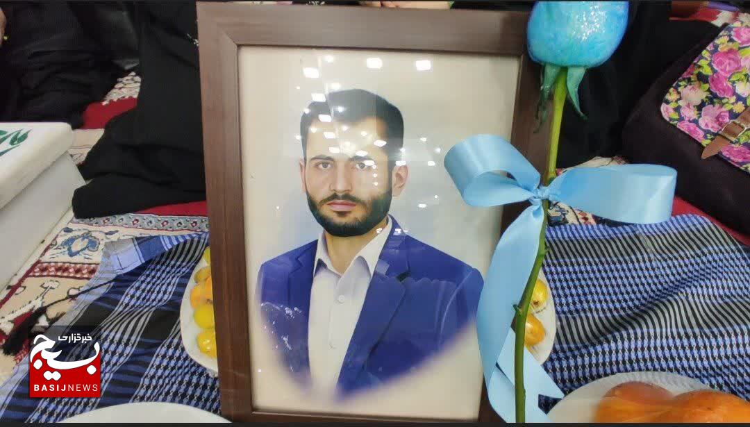 جشن تولد شهید مدافع امنیت و حرم مجید یوسفی در مزارشهدا جشن تولد شهید مدافع امنیت و حرم مجید یوسفی در مزارشهدا