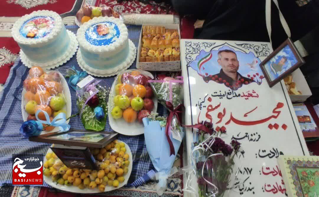 جشن تولد شهید مدافع امنیت و حرم مجید یوسفی در مزارشهدا جشن تولد شهید مدافع امنیت و حرم مجید یوسفی در مزارشهدا