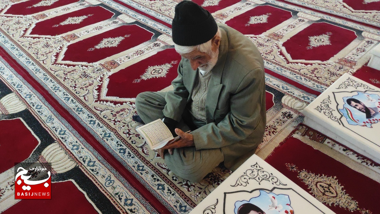 جشن تولد شهید مدافع امنیت و حرم مجید یوسفی در مزارشهدا جشن تولد شهید مدافع امنیت و حرم مجید یوسفی در مزارشهدا