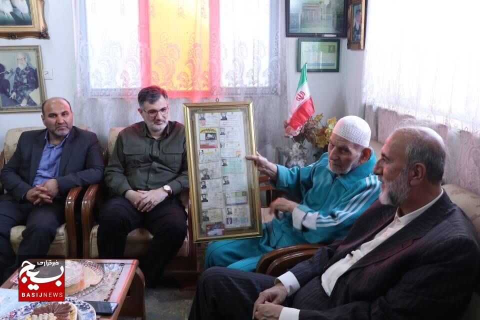دیدار جامعه کار وتولید استان گیلان با خانواده شهید و رزمنده و کارگر بسیجی دیدار جامعه کار وتولید استان گیلان با خانواده شهید و رزمنده و کارگر بسیجی