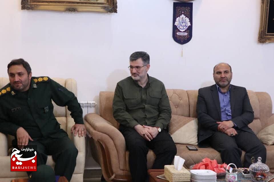 دیدار جامعه کار وتولید استان گیلان با خانواده شهید و رزمنده و کارگر بسیجی دیدار جامعه کار وتولید استان گیلان با خانواده شهید و رزمنده و کارگر بسیجی