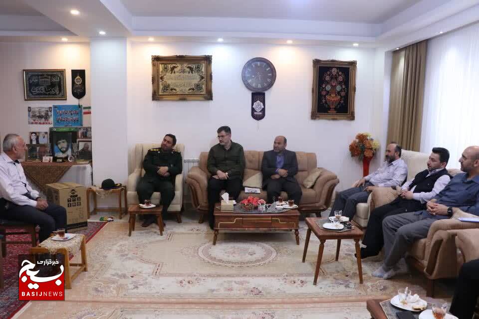 دیدار جامعه کار وتولید استان گیلان با خانواده شهید و رزمنده و کارگر بسیجی دیدار جامعه کار وتولید استان گیلان با خانواده شهید و رزمنده و کارگر بسیجی