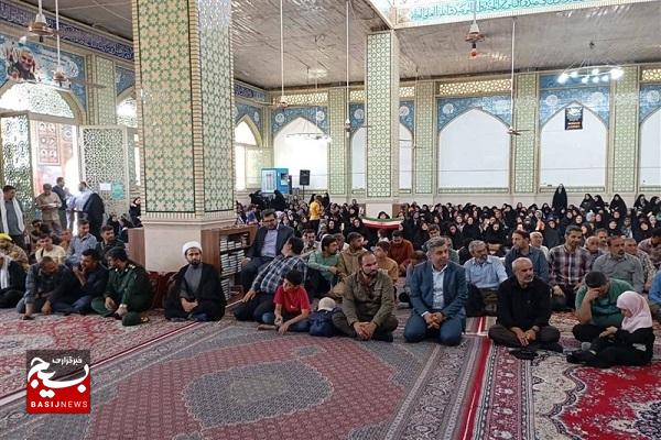 ۱۵ هزار نفر از سراسر استان فارس در مراسم ارتحال حضرت امام (ره) حضور دارند ۱۵ هزار نفر از سراسر استان فارس در مراسم ارتحال حضرت امام (ره) حضور دارند