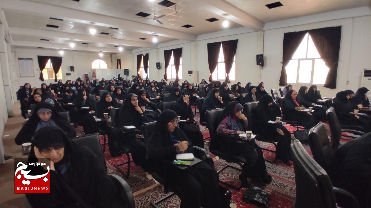 حریم رسالت روایت گر زنان موفق بر مبنای الگوی سوم زن مسلمان حریم رسالت روایت گر زنان موفق بر مبنای الگوی سوم زن مسلمان