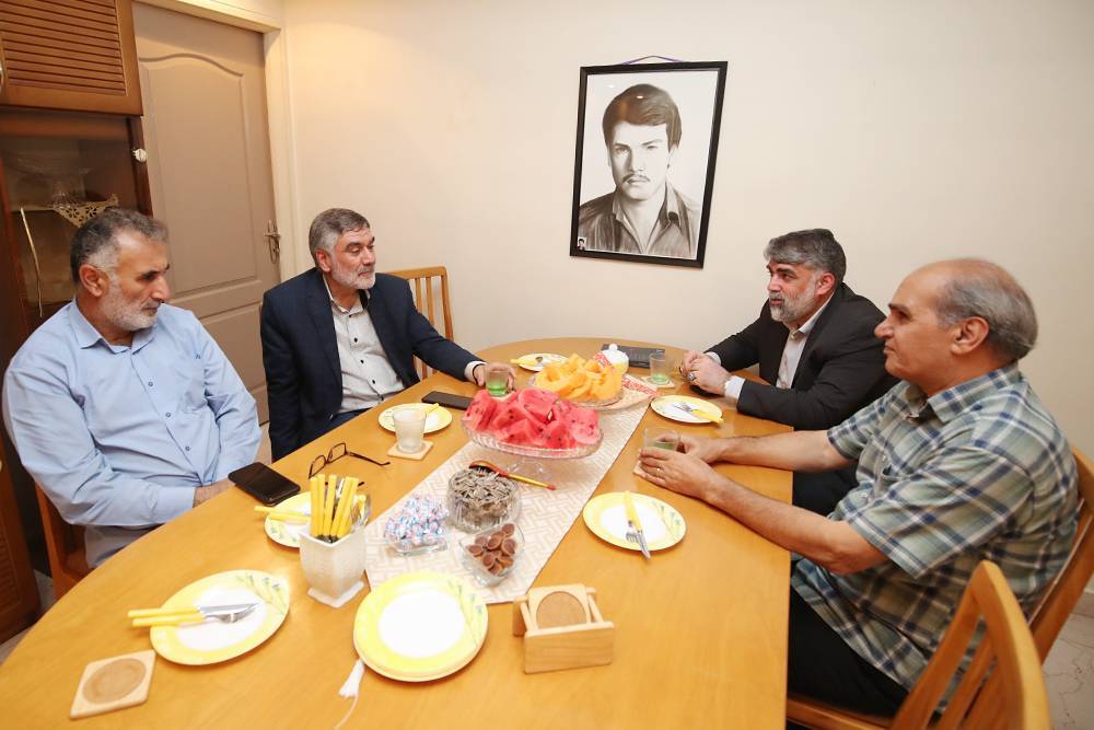 حضور مدیران ورزش کشور در منزل شهید ورزشکار ارامنه واهیک باغداساریان حضور مدیران ورزش کشور در منزل شهید ورزشکار ارامنه واهیک باغداساریان